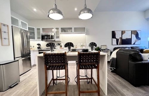 Downtown Kansas City Apartamento | City Sky Lux DT King Bed Apartment No Cleaning Fee