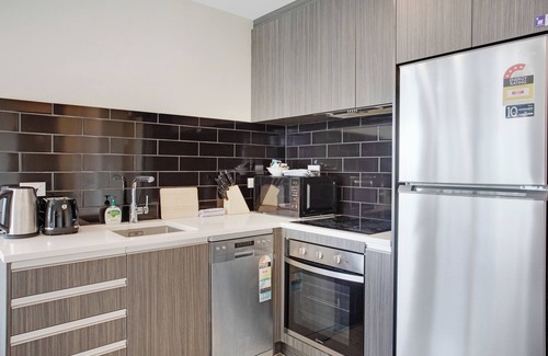 Newton Apartamento | City Skyline Apartment near Myers Park