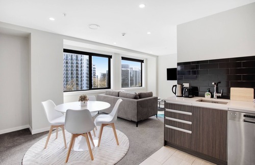 Newton Apartamento | City Skyline Apartment near Myers Park