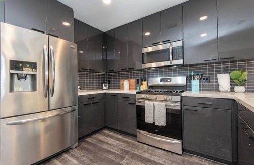 Historic Core Apartamento | City Skyline Views 3Bed Apt with Rooftop Pool, Spa,& Rooftop deck