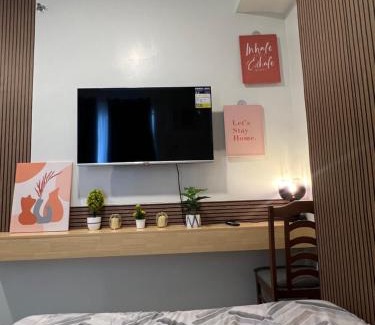 Guadalupe Apartamento | City Stay Studio near Cebu Uptown Pool Netflix Fast Wifi