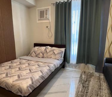 Guadalupe Apartamento | City Stay Studio near Cebu Uptown Pool Netflix Fast Wifi