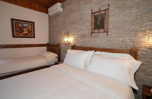 Gjirokaster Hotel | City Street Hotel