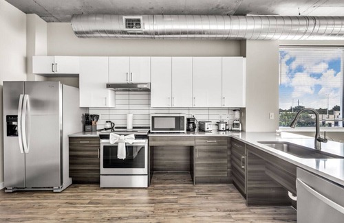 St. Petersburg - Clearwater Apartamento | City Vibes 2BR | Walk Everywhere in DWNTN St. Pete