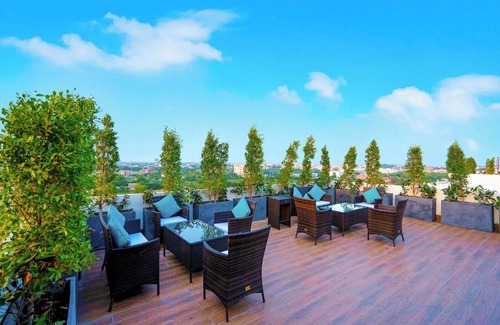 Lahore Apartamento | City Vibes - Modern 1BHK Apartment - For Families & Travelers @ Zameen Opal