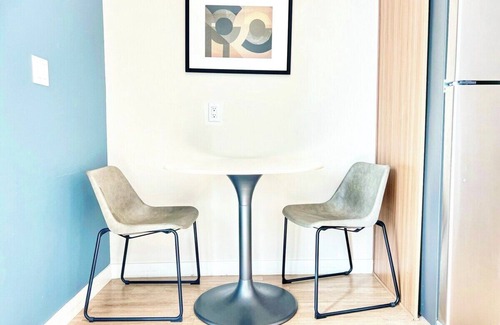 East Village Apartamento | City View Apartment in Downtown!