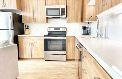 East Village Apartamento | City View Apartment in Downtown!