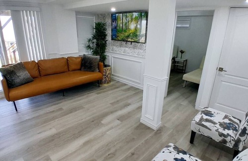 Orillia Apartamento | City-View Apartment with Hot Tub (3 Bedrooms)