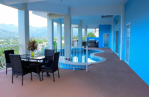 Eastwood Park Casa | City View Kgn Luxe 1-2 BDR Pool Deck View