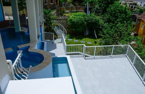 Eastwood Park Casa | City View Kgn Luxe 1-2 BDR Pool Deck View