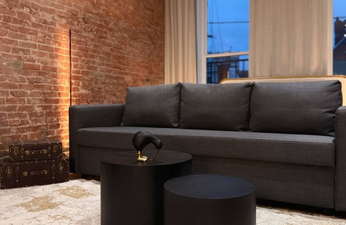 Pittsburgh Apartamento | City View KING bed Free parking Chic Escape