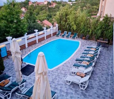 Nis Apartamento | City view & pool apartment 2