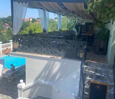 Nis Apartamento | City view & pool apartment 2