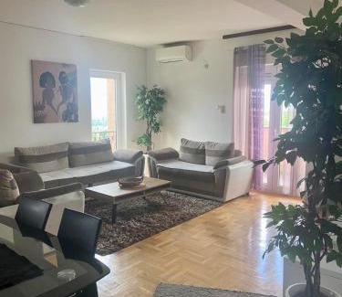 Nis Apartamento | City view & pool apartment