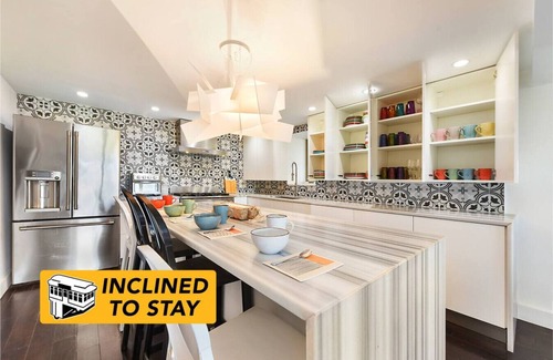 Mount Washington Casa | City View Sanctuary with Hot Tub