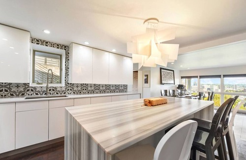 Mount Washington Casa | City View Sanctuary with Hot Tub