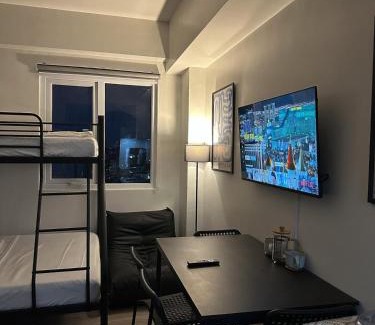 Guadalupe Apartamento | City View Studio Near Fuente Osmeña With Netflix WiFi Pool - Symfoni Nichols Bossa Tower 2