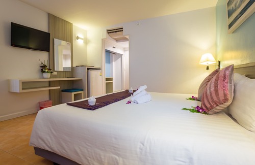 Karon Hotel | Habitación superior con vista a la ciudad # 12, a 3 minutos de la playa de Karon