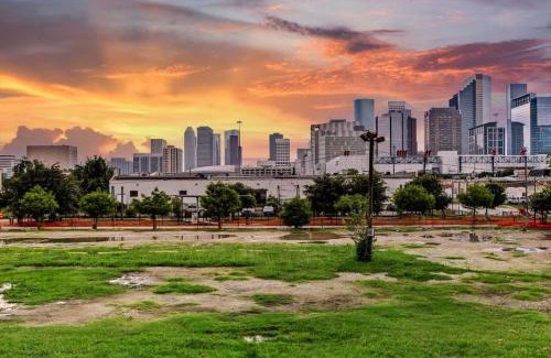 East Downtown Houston Casa | City Views Apartment - Near Minute Maid Park & Toyota Center