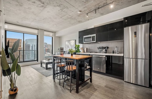 Connaught Apartamento | City Views from High Floor - Gym, Pool, AC, Prkng