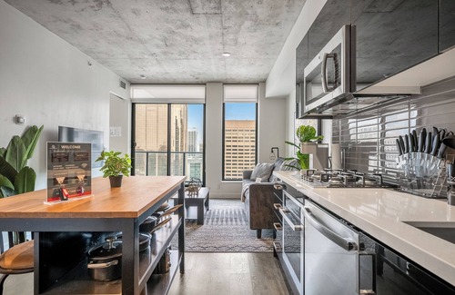 Connaught Apartamento | City Views from High Floor - Gym, Pool, AC, Prkng