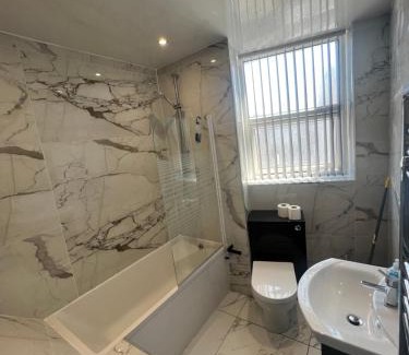 Newcastle-upon-Tyne Apartamento | City West Apartments 3 bedroom large & modern Apartment
