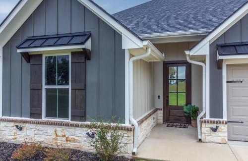 Lindale Casa | City Zen Modern country retreat