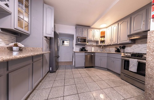 San Bruno Casa | Cityscape Haven - Central SF Home near SFO