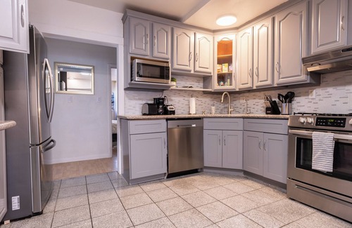 San Bruno Casa | Cityscape Haven - Central SF Home near SFO