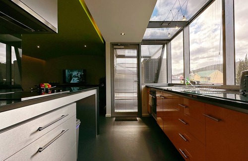 North Hobart Casa | Cityside Beautiful Lodge - close to City & Airpor