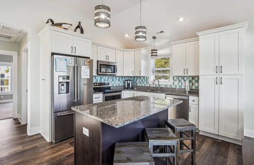 Whalehead Beach Casa | CL-8 "Southern Nights" Sat-Sat Semi-Soundfront Pvt Pool and Hot Tub Corolla Light!