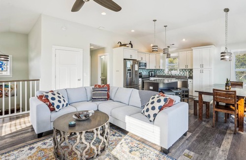 Whalehead Beach Casa | CL-8 "Southern Nights" Sat-Sat Semi-Soundfront Pvt Pool and Hot Tub Corolla Light!