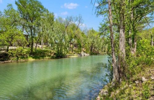 Canyon Lake Casa | CL 954 River Cliff Retreat