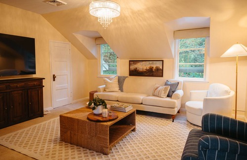 Carver Casa | Clackamas Riverfront Guest Suite With Hot Tub And Sauna