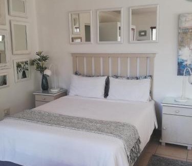 Salt Rock Apartamento | Claire's Deluxe Studio Apartment - SOLAR