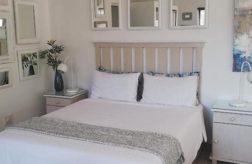 Salt Rock Apartamento | Claire's Deluxe Studio Apartment - SOLAR