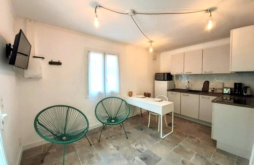 Cenac-et-Saint-Julien Apartamento | Clairière. Studio Neuf, Grande Terrasse, Piscine, Avec Magnifique vue Forêt