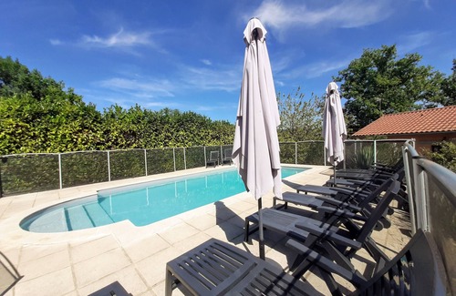 Cenac-et-Saint-Julien Apartamento | Clairière. Studio Neuf, Grande Terrasse, Piscine, Avec Magnifique vue Forêt