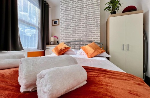 Higham Hill Casa | Clarence House 3 Bedrooms 8min to Station E17 North East London