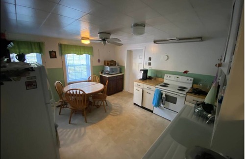 Summerlee Cabaña | Clarence's Country Cottage in the heart of the Appalachian hills.
