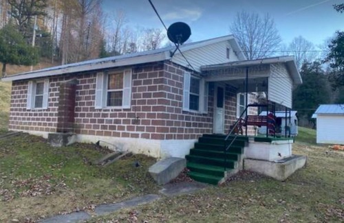 Summerlee Cabaña | Clarence's Country Cottage in the heart of the Appalachian hills.