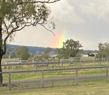 Clarendon Casa | Clarendon Cottage, near Lowood , Fernvale, right on the BVRT