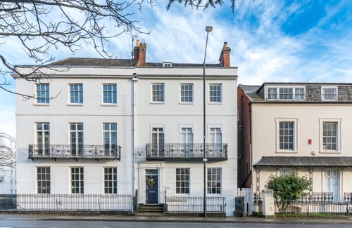 Leamington Spa Apartamento | Clarendon Place - Stunning 1BD in Leamington Spa