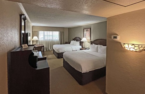 Garden City Hotel | Clarion Inn