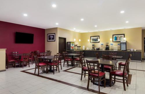 Lake Jackson Hotel | Clarion Pointe Lake Jackson - Clute