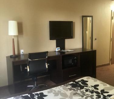 Lakeland Hotel | Clarion Pointe Lakeland I-4