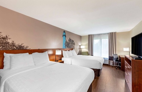 Mount Pleasant Hotel | Clarion Pointe Racine - Mount Pleasant