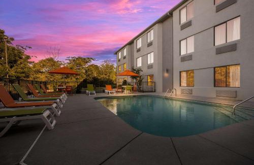 Sevierville Hotel | Clarion Pointe Sevierville-Pigeon Forge