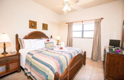 French Harbour Hotel | Clarion Suites Roatan at Pineapple Villas