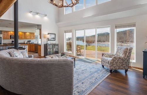 Frenchtown Casa | Clark Fork Riverfront Retreat 15 Minutes From Missoula! Special Events Venue!